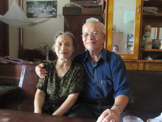 LÁ CỜ KHÔNG KHUẤT GIỮA TRƯỜNG SƠN