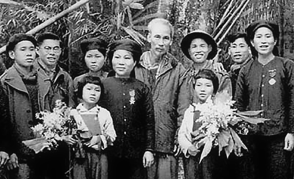 Nguyễn Thị Chiên- Nữ Anh hùng.