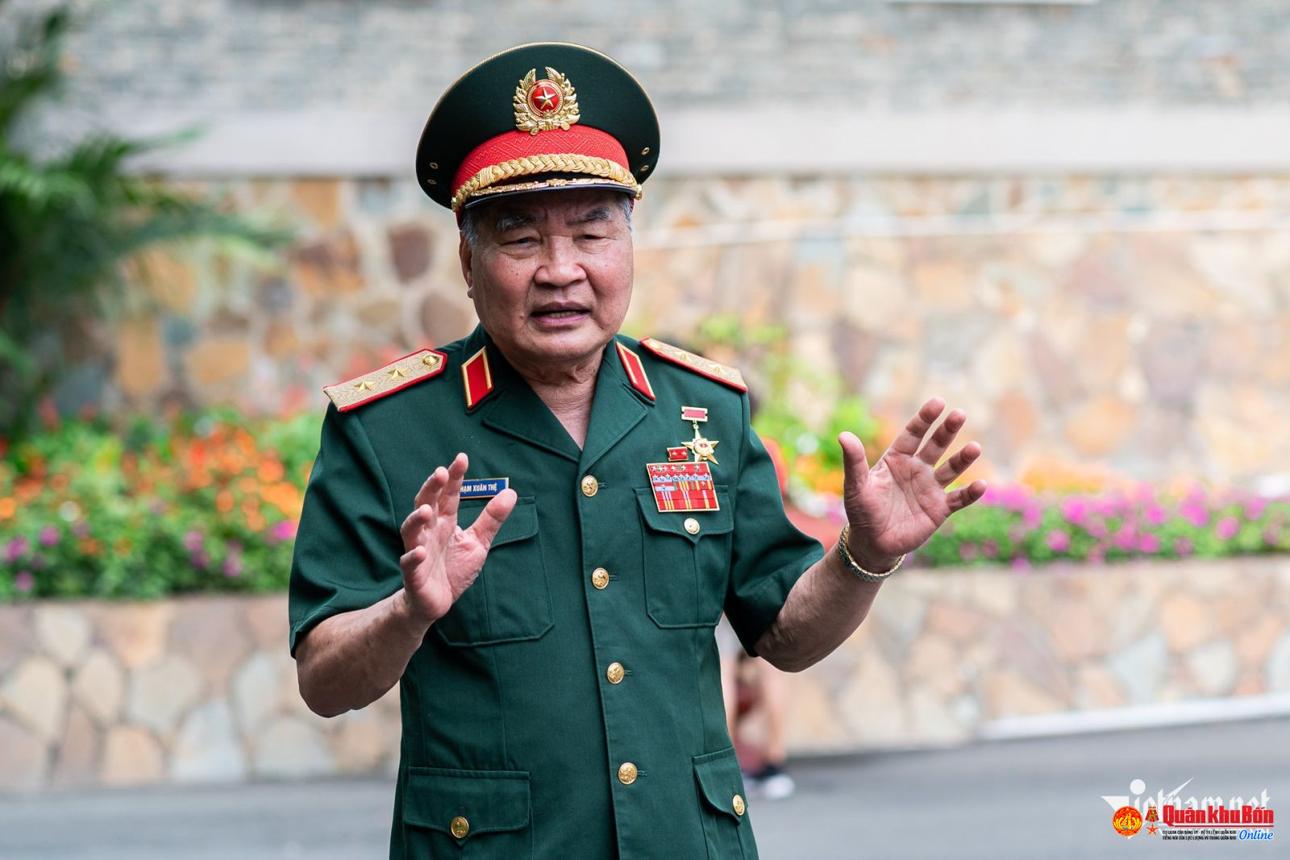 NGƯỜI LÍNH TRONG CĂN PHÒNG CUỐI CÙNG CỦA CHIẾN TRANH