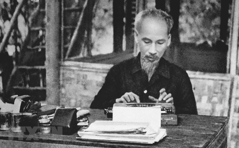 Chủ tịch Hồ Chí Minh: Người cha già dân tộc và hành trình vĩ đại tìm đường cứu nước