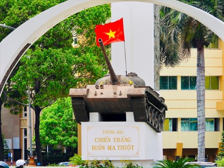 TƯỢNG ĐÀI CHIẾN THẮNG BUÔN MA THUỘT