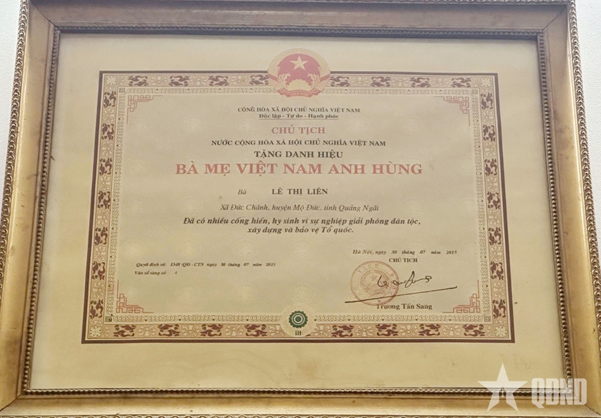 danh hiệu Bà mẹ Việt Nam anh hùng của mẹ Lê Thị Liên.jpg