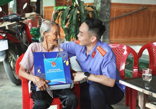 Nguyễn Thị Long - NGƯỜI MẸ GIỮ KÝ ỨC THỜI HOA LỬA