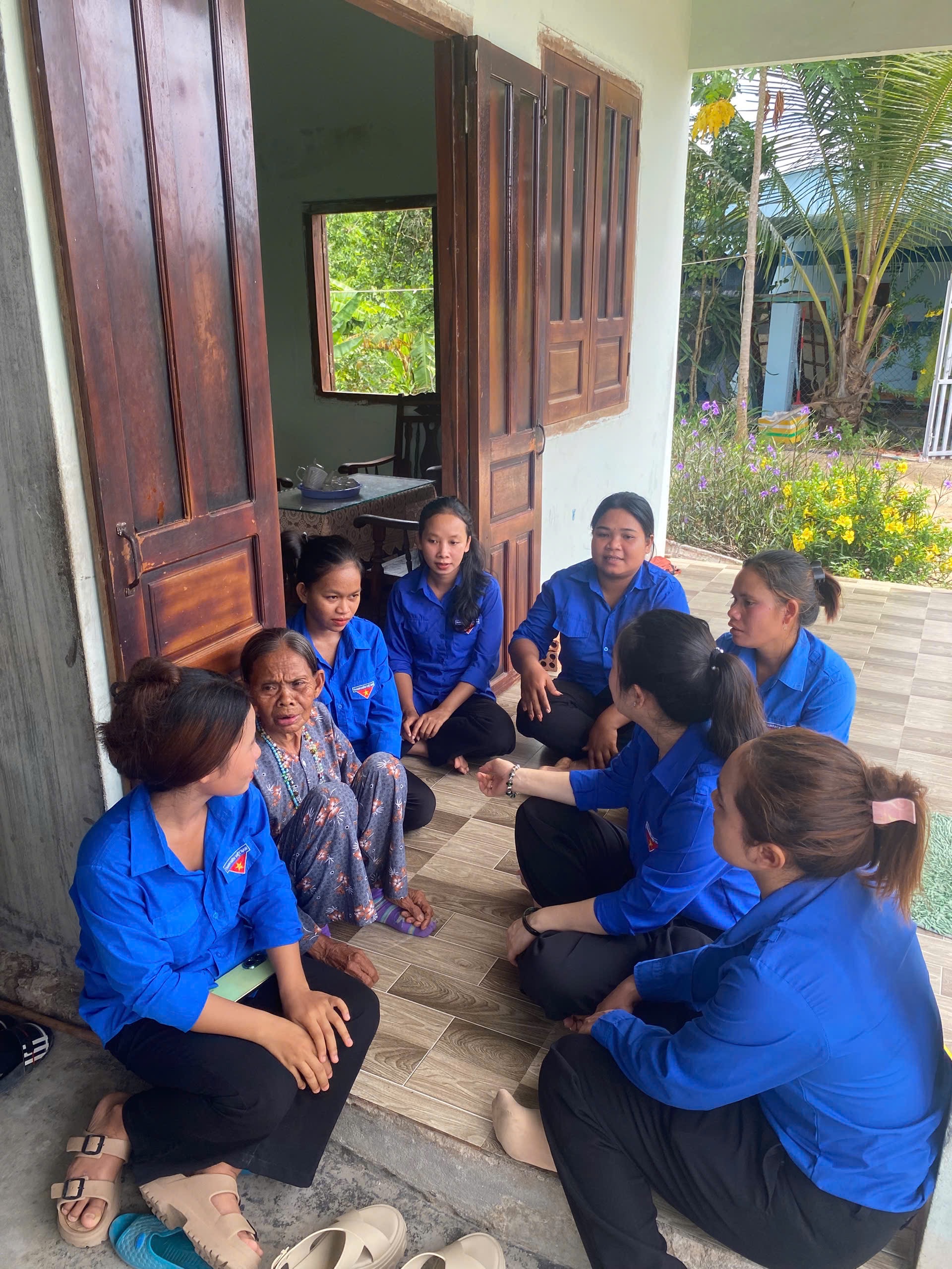 HUÂN CHƯƠNG ĐỎ THẮM VÀ NGỌN LỬA TRUYỀN THỪA