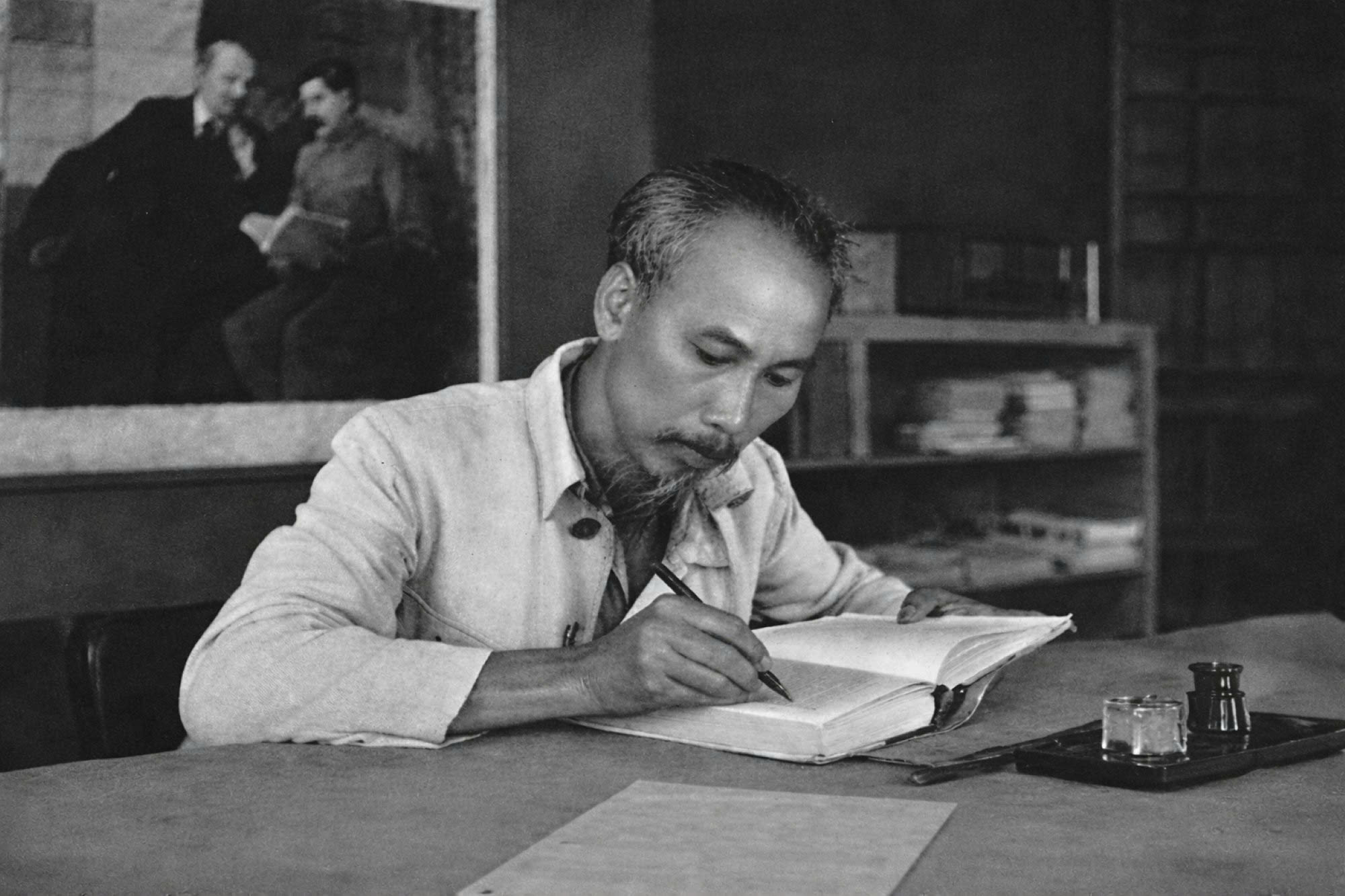 Chủ tịch Hồ Chí Minh – Người nhóm lên ngọn lửa tự do cho dân tộc