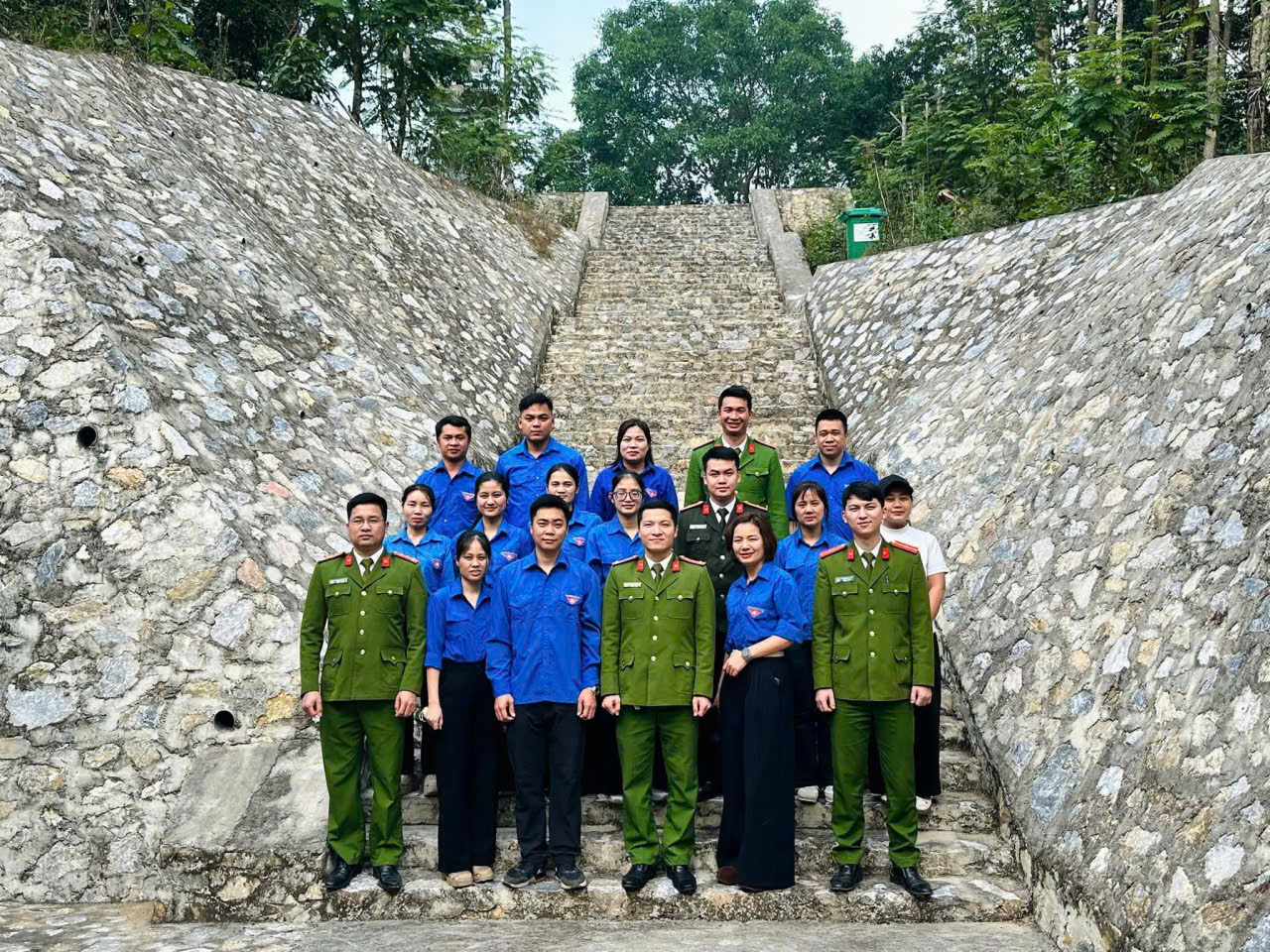 🌸 TUỔI TRẺ TRƯỜNG THCS TRÀNG XÁ CHUNG TAY VỆ SINH KHU DI TÍCH RỪNG KHUÂN MÁNH 🌸