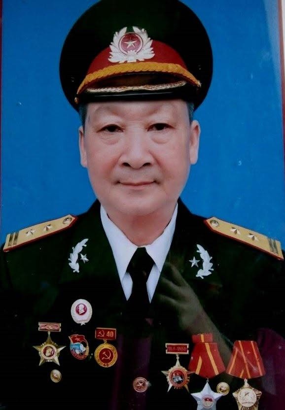 ANH HÙNG HÀ VĂN VẤN