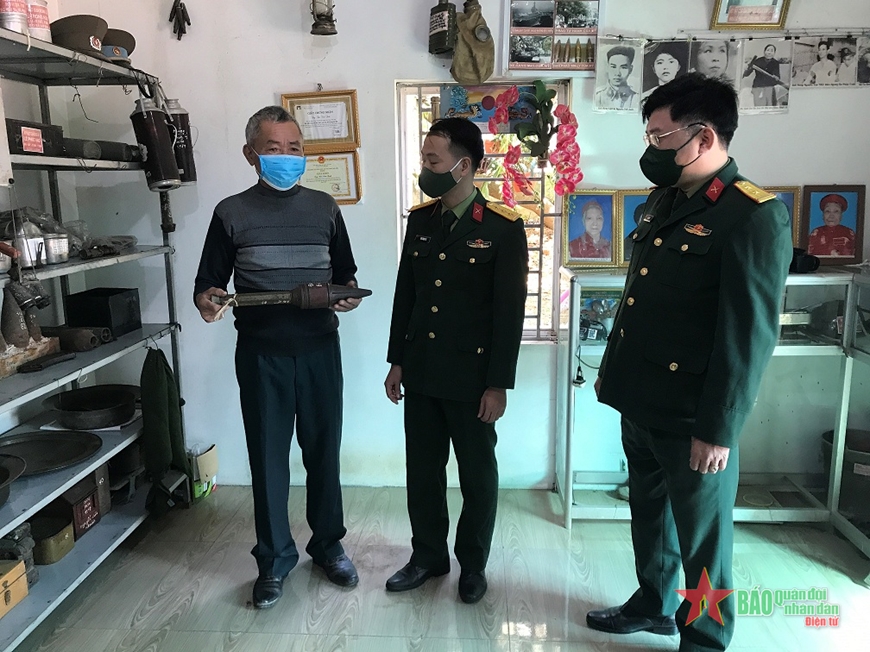 Thầy giáo “Trường Lào”