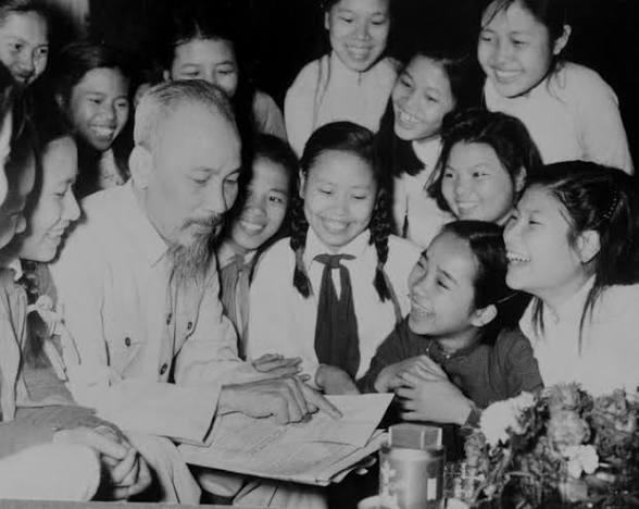 Chủ tịnh Hồ Chí Minh - người cha già kính yêu của dân tộc