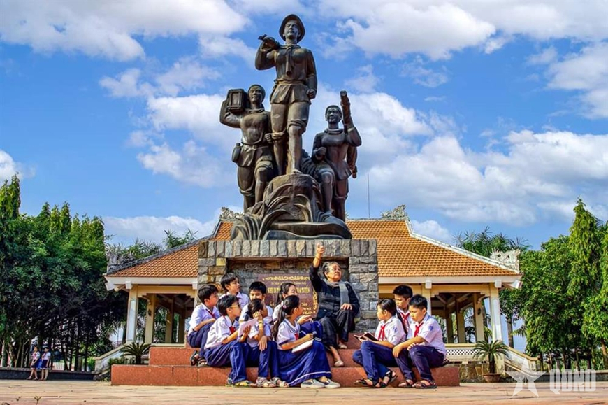 Khu di tích dân công hỏa tuyến Vĩnh Lộc (TP Hồ Chí Minh)