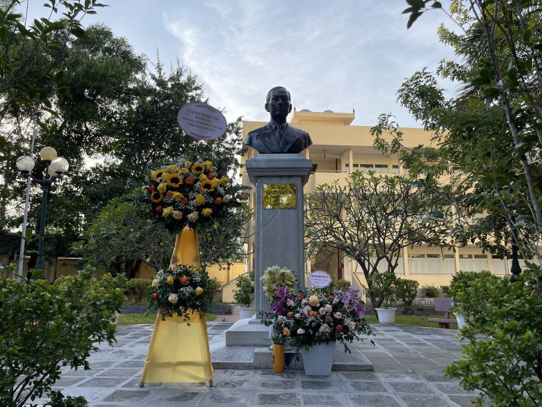 Người thầy thuốc lấy khoa học cứu người