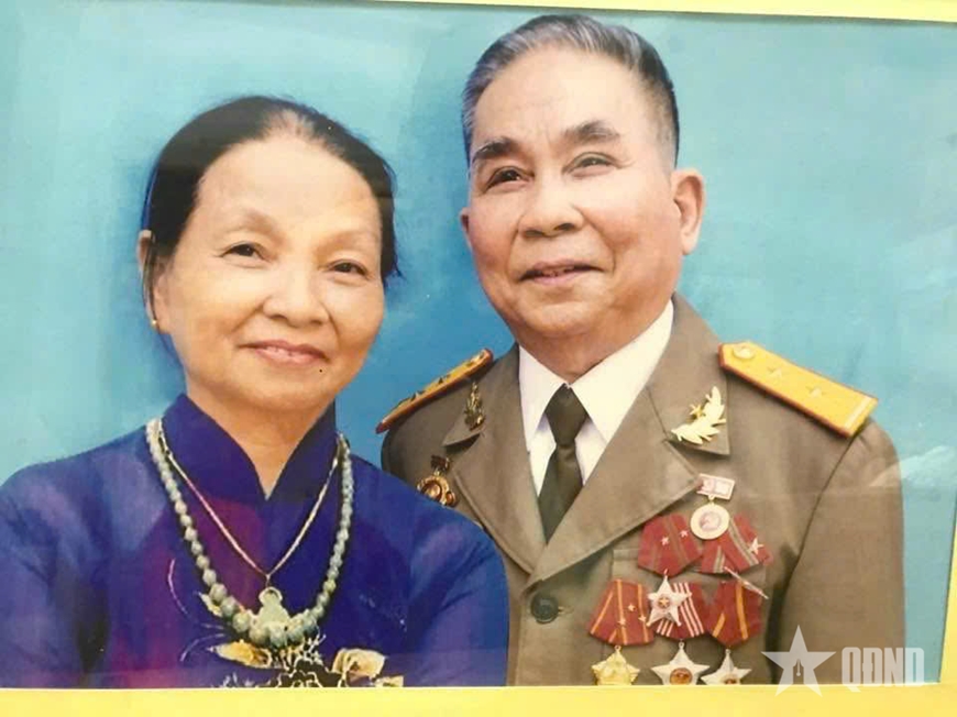 Lê Hữu Trạc- Ánh sáng không bao giờ tắt