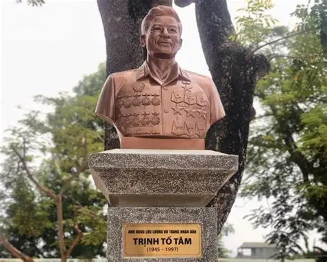 CÂU CHUYỆN THỜI HOA LỬA