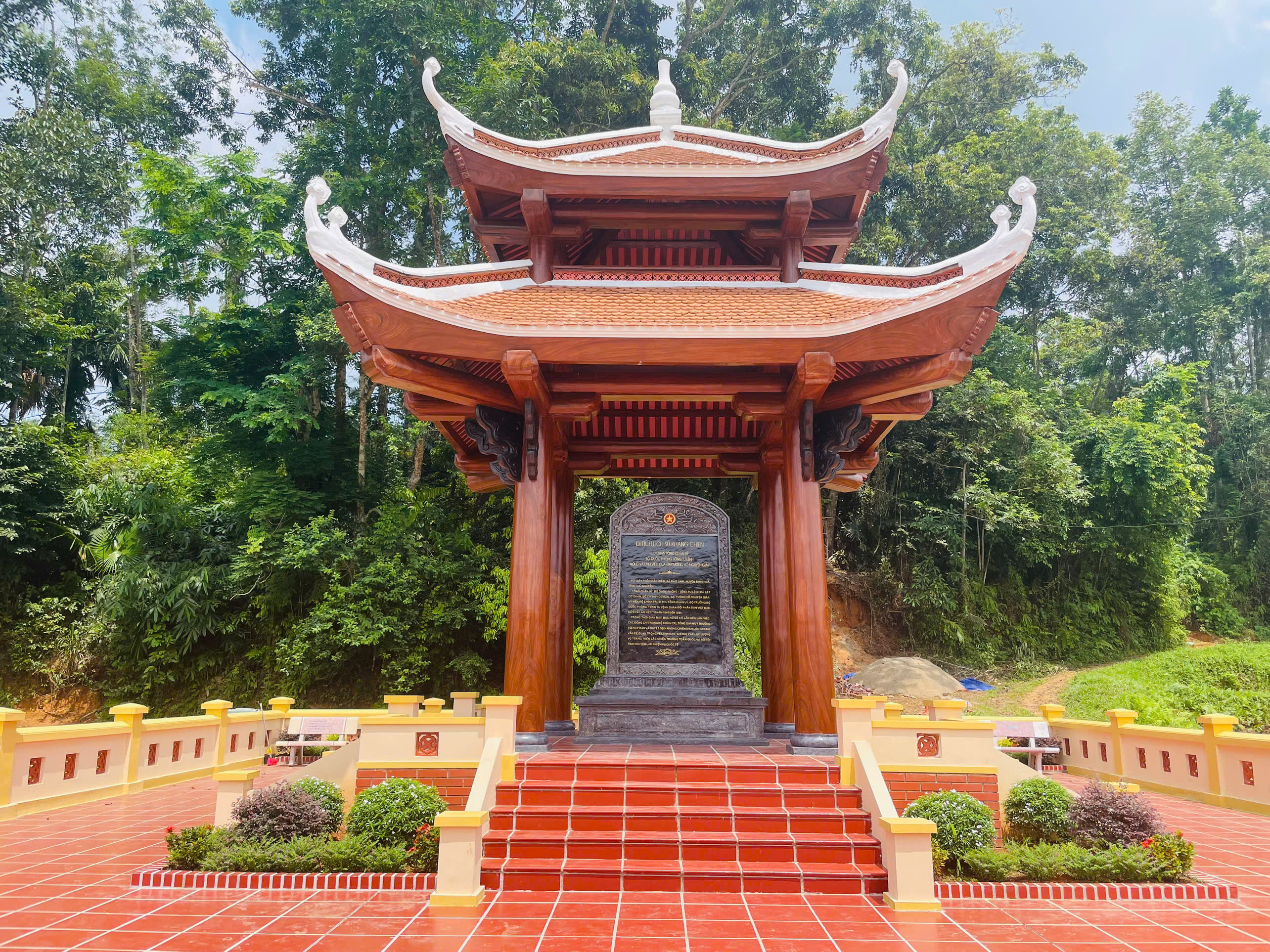 Địa điểm di tích Văn phòng Bộ tổng tư lệnh, nơi ở và làm việc của Đại tướng Võ Nguyên Giáp (1949 - 1954)