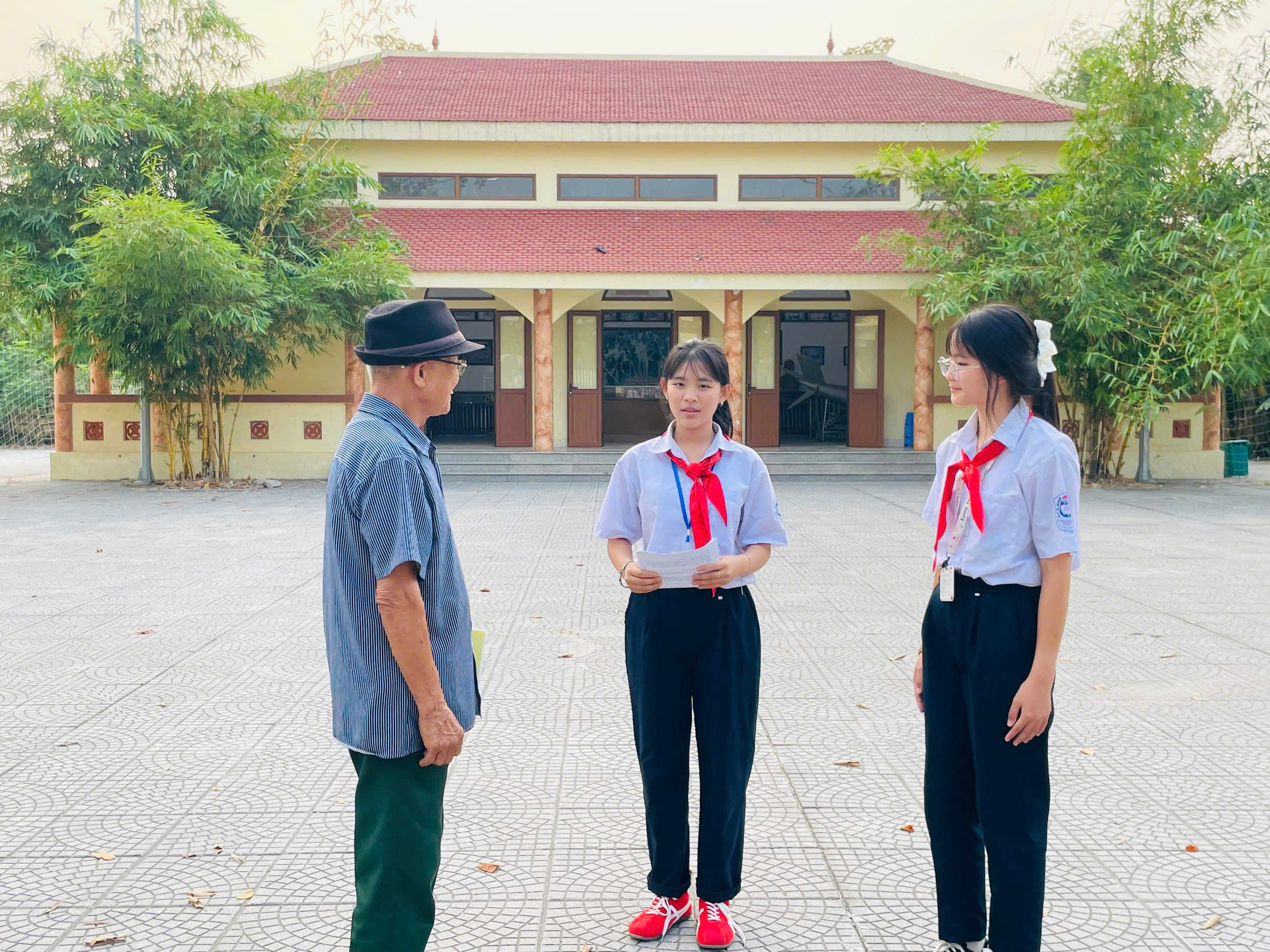 CÂU CHUYỆN THỜI HOA LỬA: LÀNG KHÁNG CHIẾN VẬT LẠI
