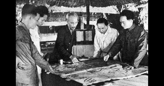 NGỌN LỬA GIỮA RỪNG XANH