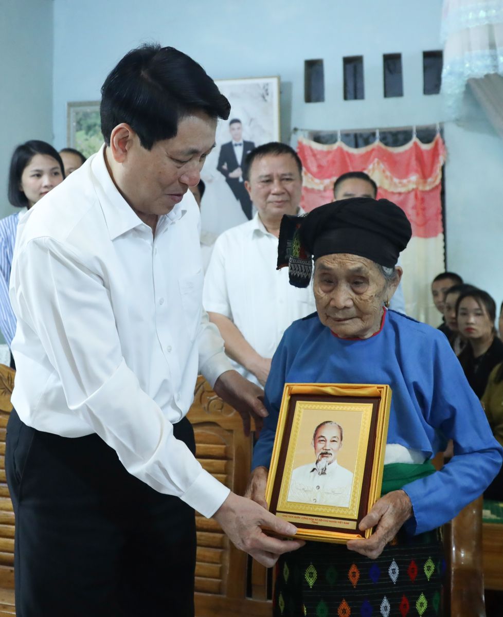 Mẹ Việt Nam Anh hùng Lang Thị Phong