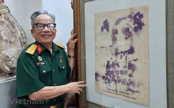 BỨC TRANH BẰNG MÁU VÀ ÁNH SÁNG TỪ LÒNG NGƯỜI