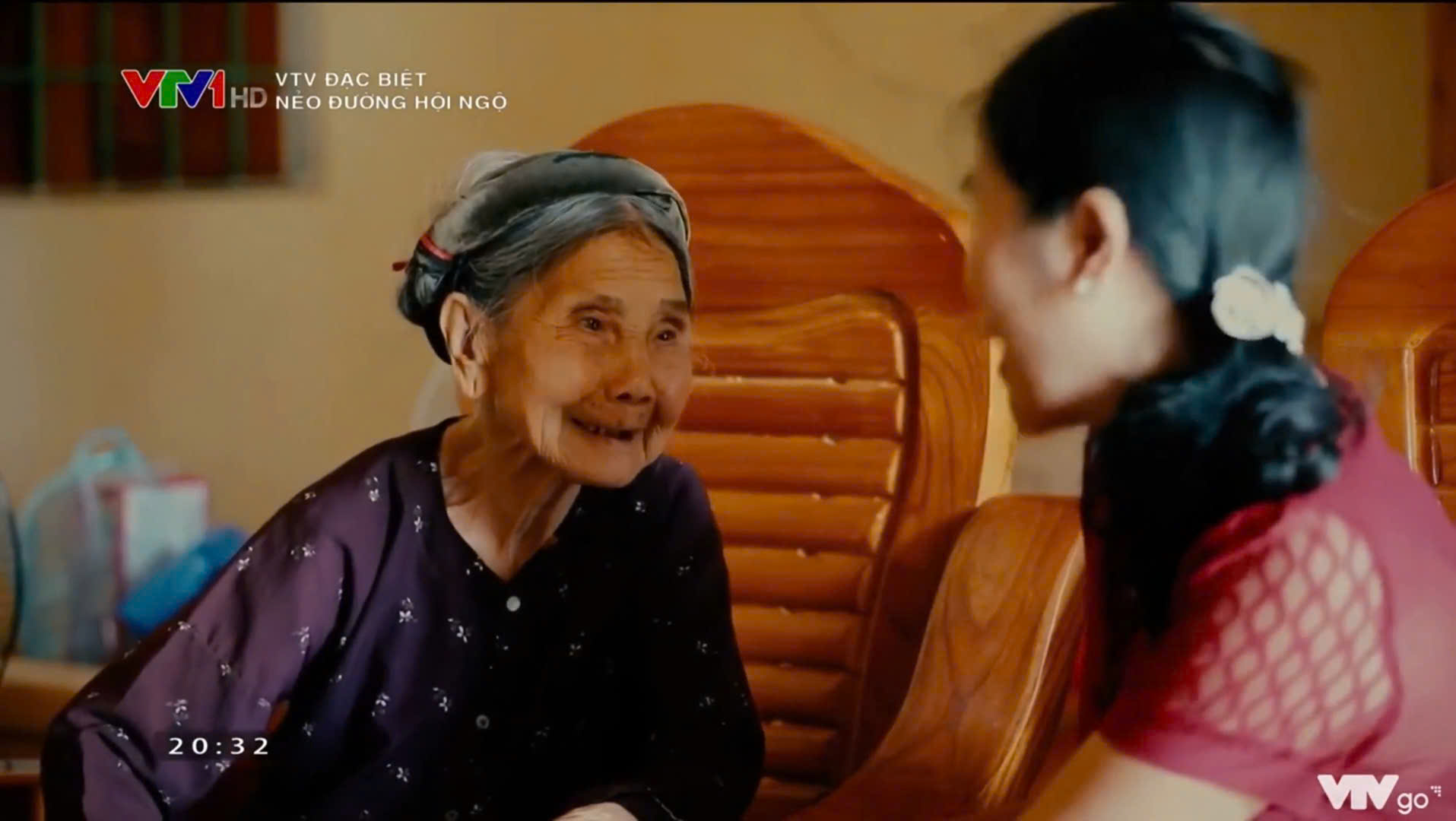 NGÀY CON VỀ BÊN VÒNG TAY MẸ