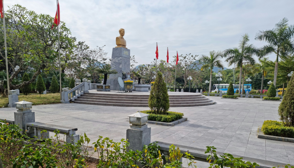 VŨ VĂN HIẾU - TẤM ÁO PHONG PHONG VÀ TRỌN ĐỜI CHO ĐẢNG