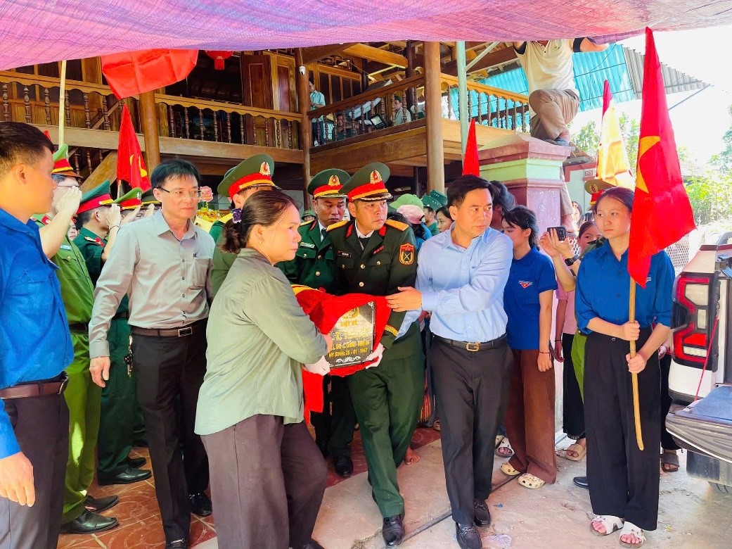 TRỞ VỀ AN NGHỈ TRONG LÒNG ĐẤT MẸ SAU 60 NĂM XA QUÊ