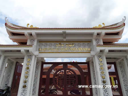 Đền thờ 10 Anh hùng liệt sĩ khởi nghĩa Hòn Khoai