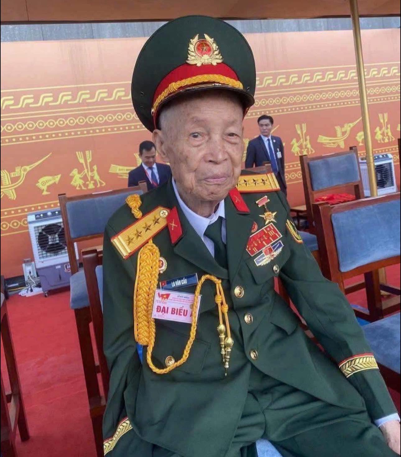 Anh hùng lực lượng vũ trang nhân dân La Văn Cầu