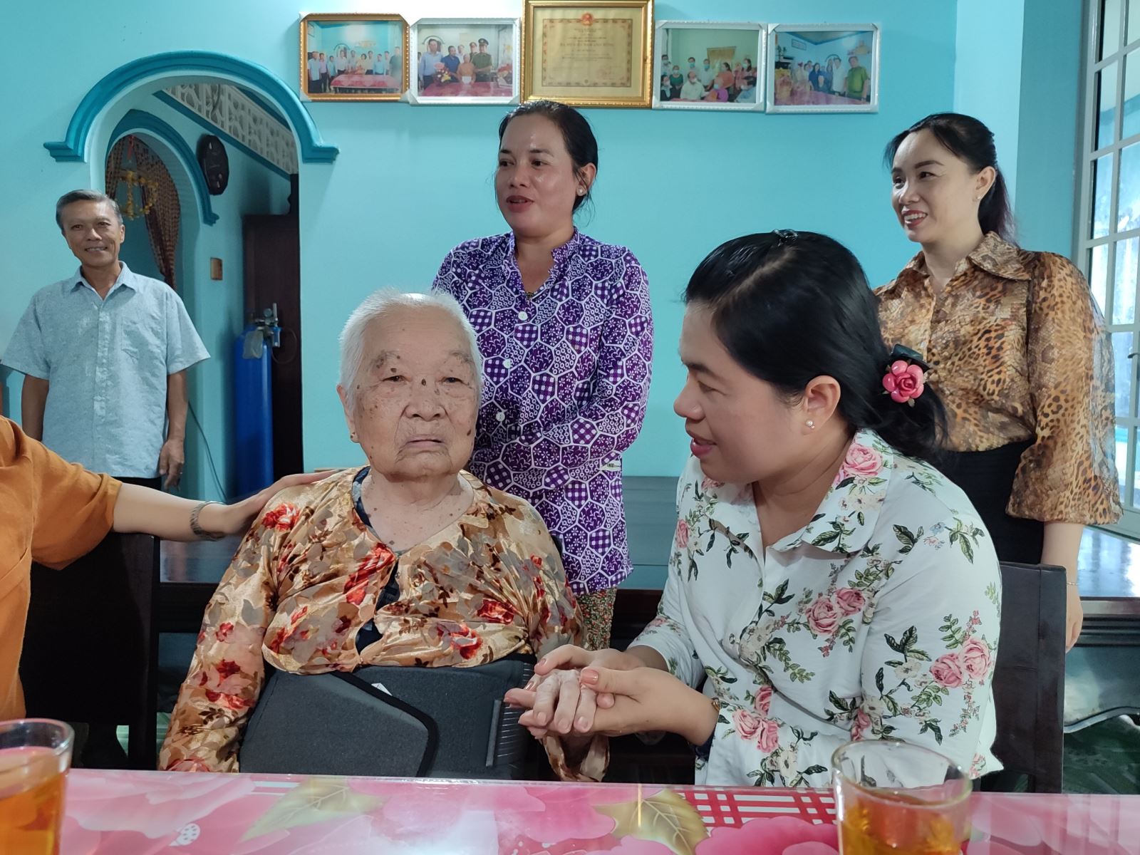 VIỆT NAM ANH HÙNG HUỲNH THỊ SÈ
