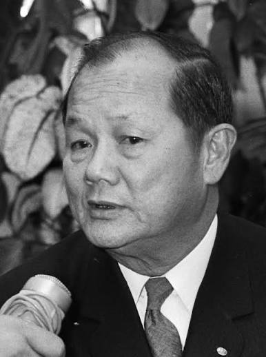 CUỘC BIỂU TÌNH TRONG ÁO THỢ DỆT