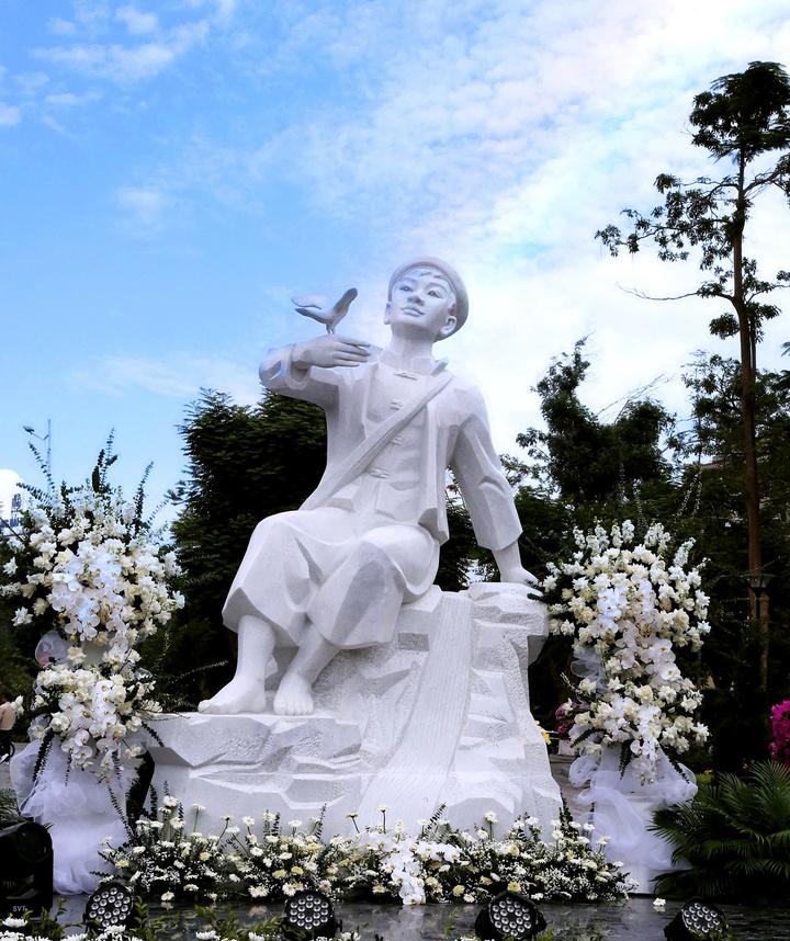 Tấm gương Kim Đồng