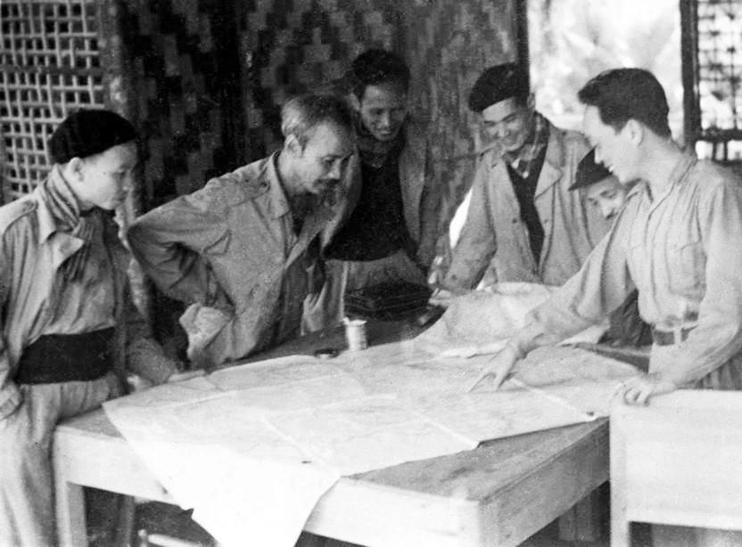 BIÊN GIỚI THU ĐÔNG 1950 - TẬP 14: BÁC HỒ Ở ĐÔNG KHÊ – NHỮNG NGÀY GIỮA MẶT TRẬN