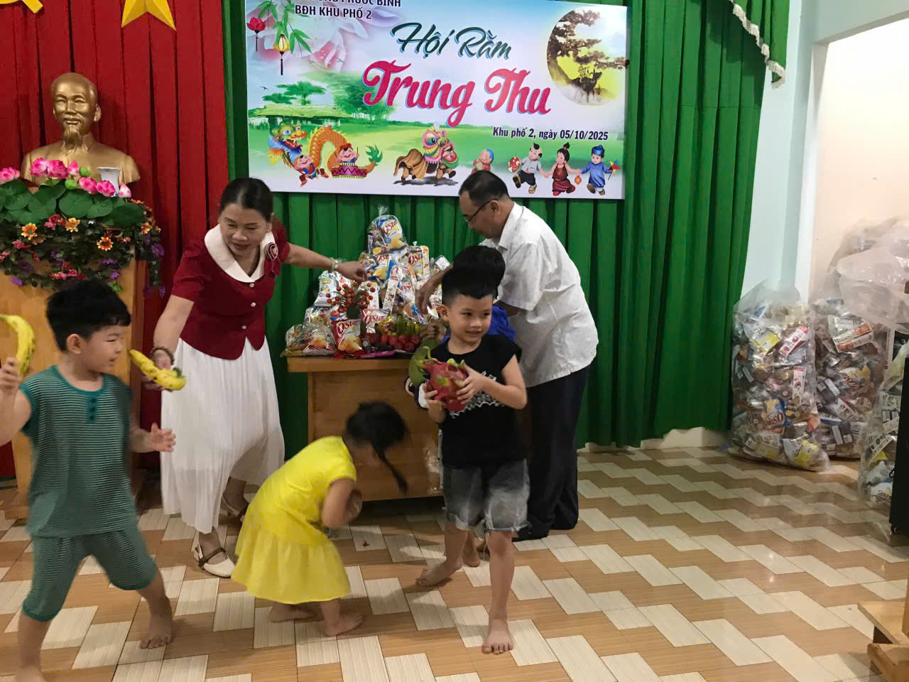 Chuyến đi chợ phiên xứ người bằng ngôn ngữ cơ thể