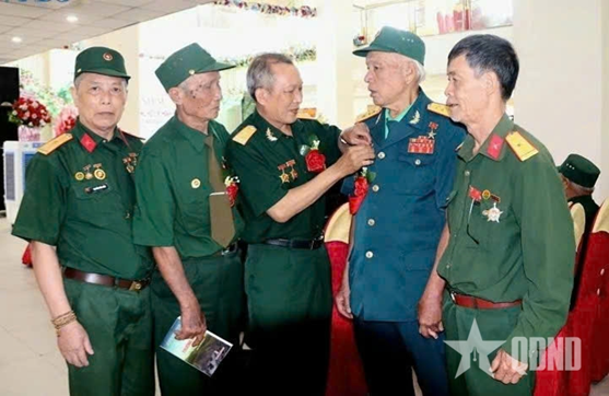 Từ lái xe kéo pháo đến danh hiệu anh hùng
