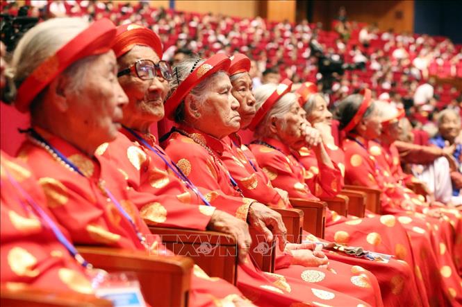 Người mẹ bên dòng Thạch Hãn