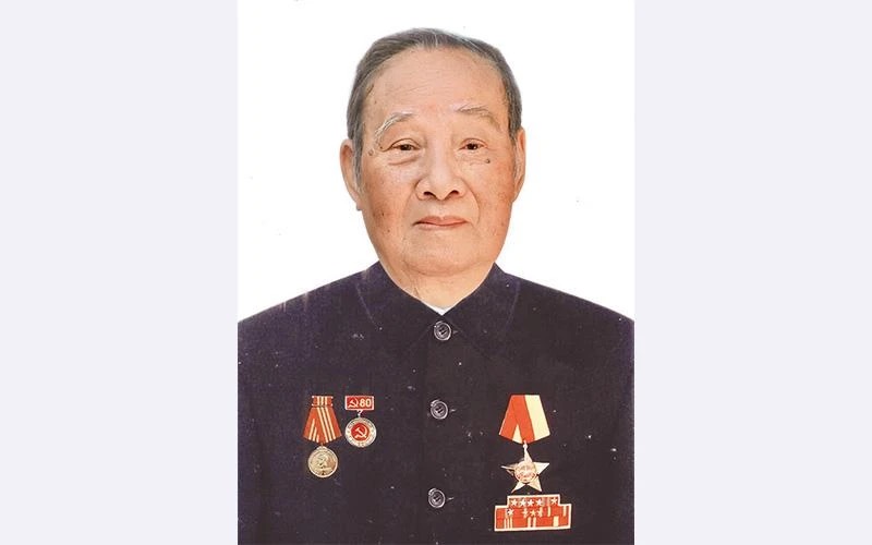 Anh hùng LLVT nhân dân Vũ Oanh
