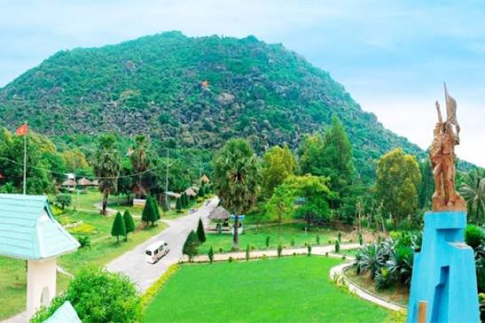 TỨC DỤP – BẢN HÙNG CA TRÊN NGỌN ĐỒI HAI TRIỆU ĐÔ LA