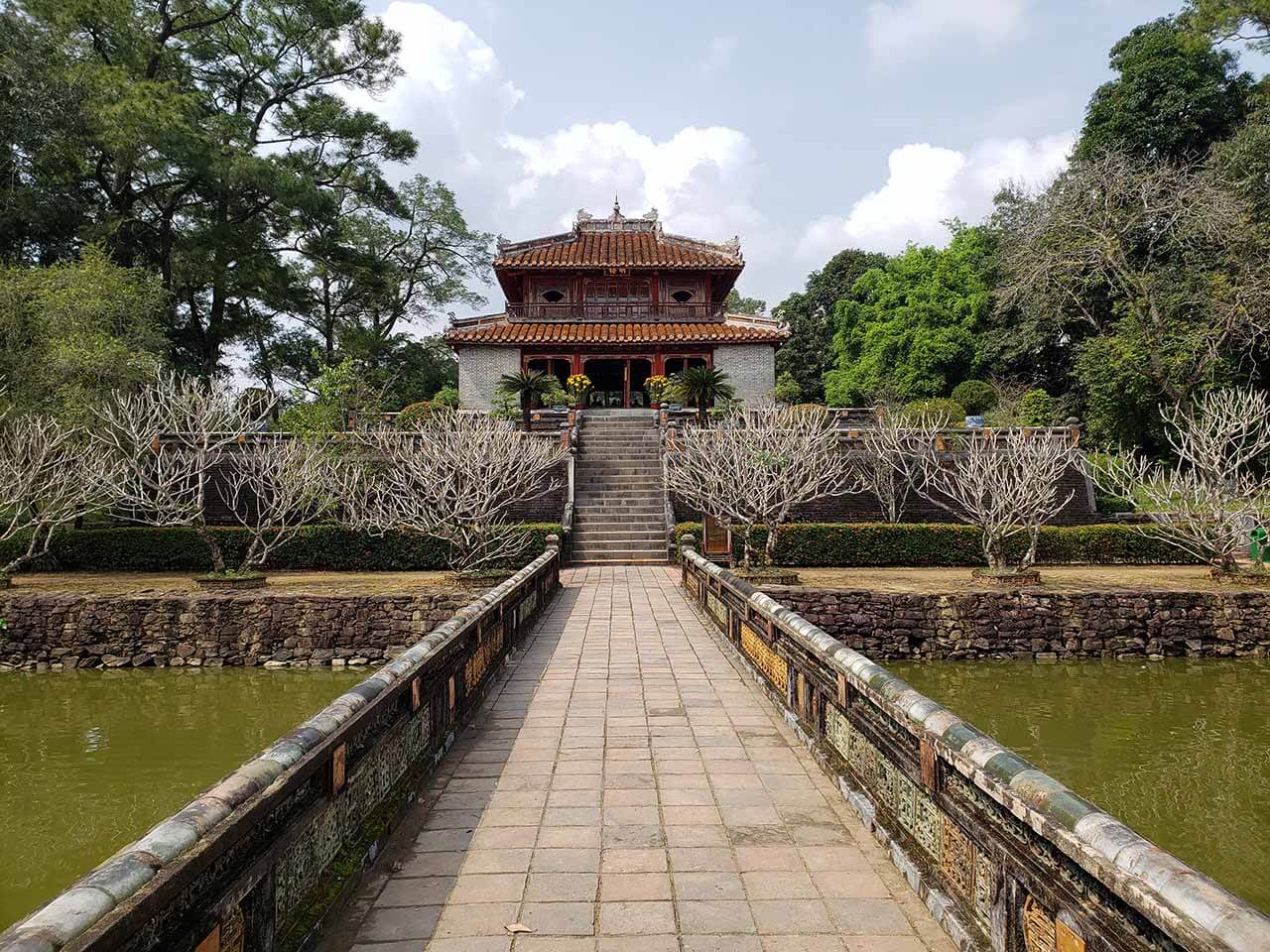 MINH MẠNG - VỊ HOÀNG ĐẾ CẢI CÁCH, CỦNG CỐ QUỐC GIA VÀ ĐƯA TRIỀU NGUYỄN ĐẾN ĐỈNH CAO TẬP QUYỀN
