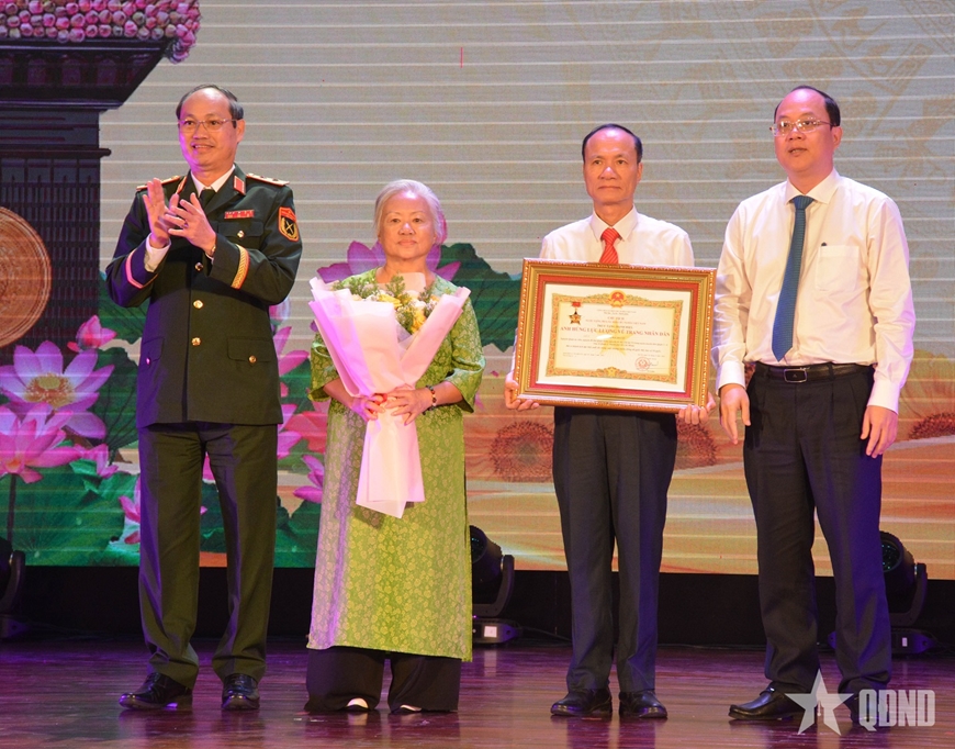 Nữ biệt động anh hùng