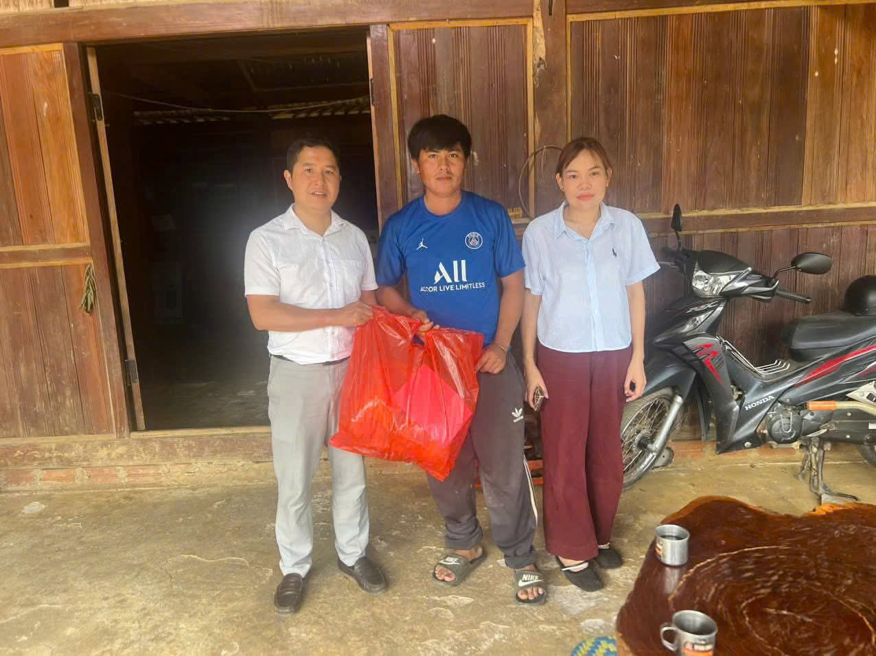 Tặng quà nhân dịp 27/7/2026