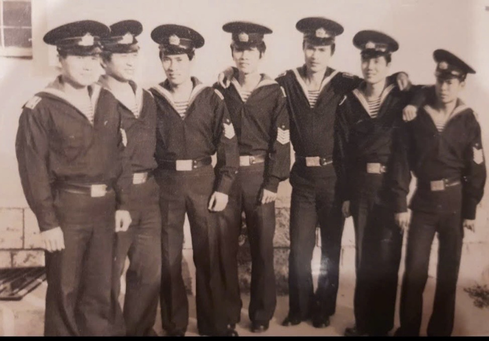 Tên anh còn lại với biển