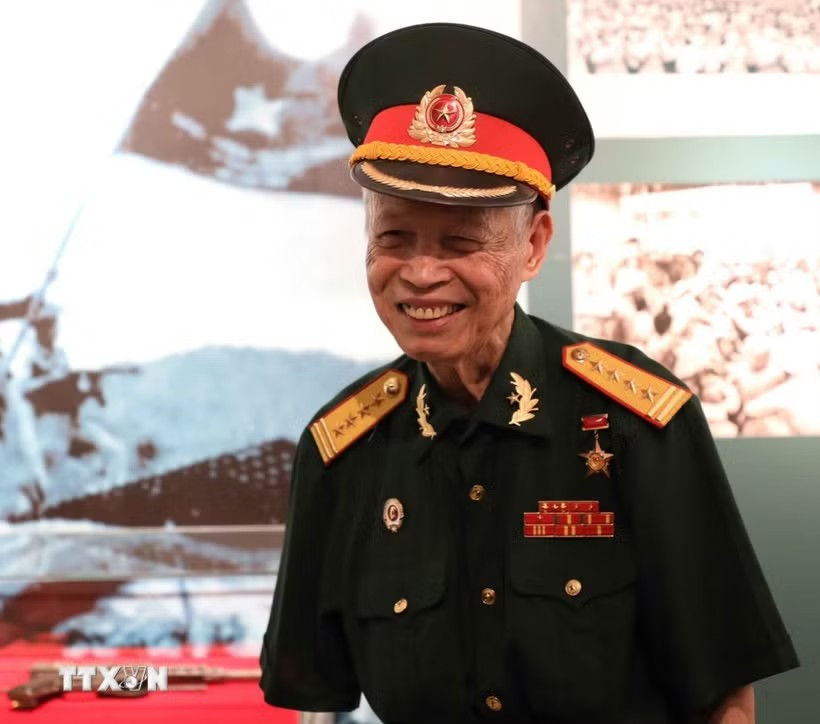 Anh hùng La Văn Cầu hình ảnh cho lời thề quyết tử cho Tổ quốc quyết sinh, một biểu tượng của chủ nghĩa anh hùng cách mạng Việt Nam