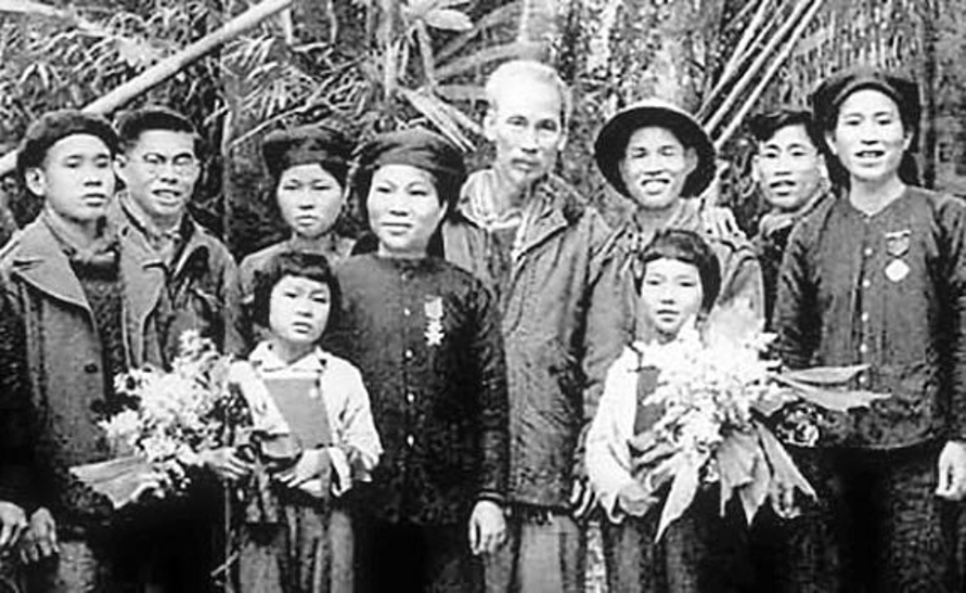 ĐOÁ HOA KIÊN TRUNG GIỮA VÙNG ĐẤT THÁI BÌNH – NGUYỄN THỊ CHIÊN