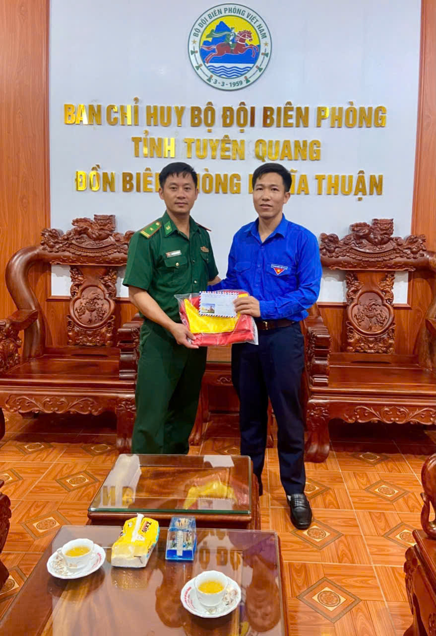Thăm địa chỉ đỏ