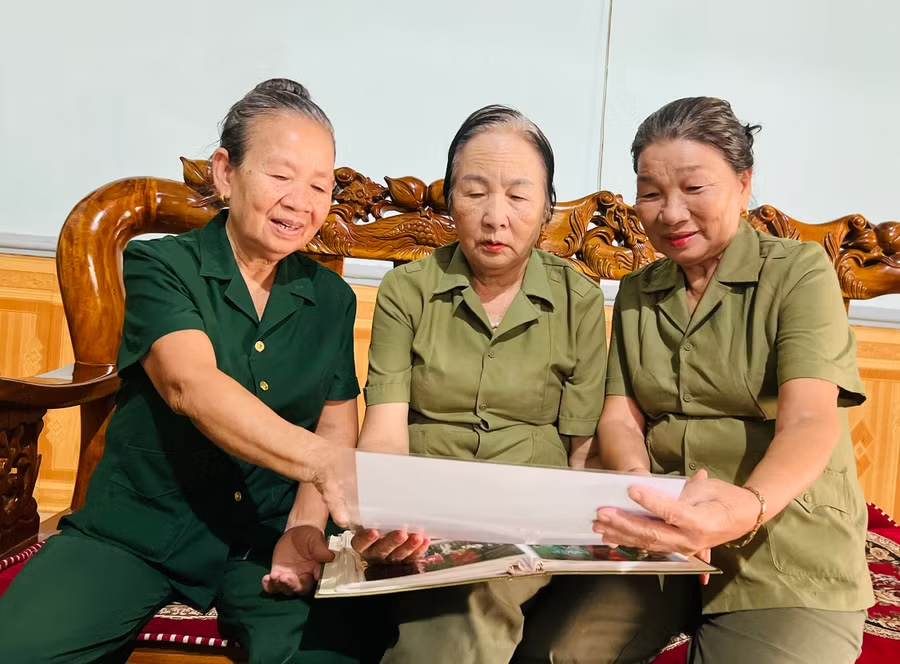 NHỮNG CÔ GÁI MỞ ĐƯỜNG TRƯỜNG SƠN – TUỔI XUÂN GỬI LẠI NƠI TUYẾN LỬA