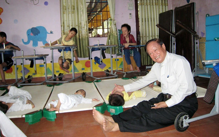PHÊRÔ PHAN KHẮC TỪ – MỘT ĐỜI DẤN THÂN GIỮA THỜI HOA LỬA