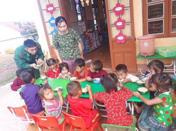 BỮA SÁNG CỦA NGƯỜI LÍNH – ƯỚC MƠ CỦA TRẺ EM BUỐC PÁT