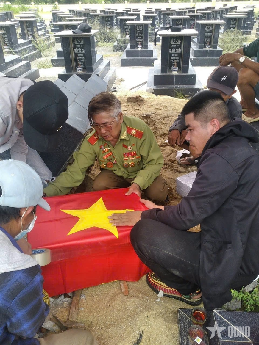 Tuổi 80 và vạn dặm đưa đón hài cốt liệt sĩ