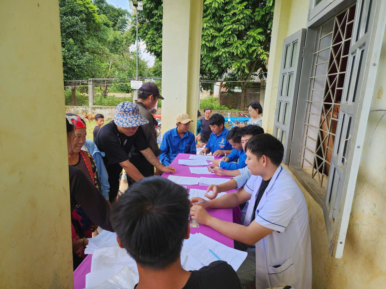 Hỗ trợ khám sức khỏe toàn dân