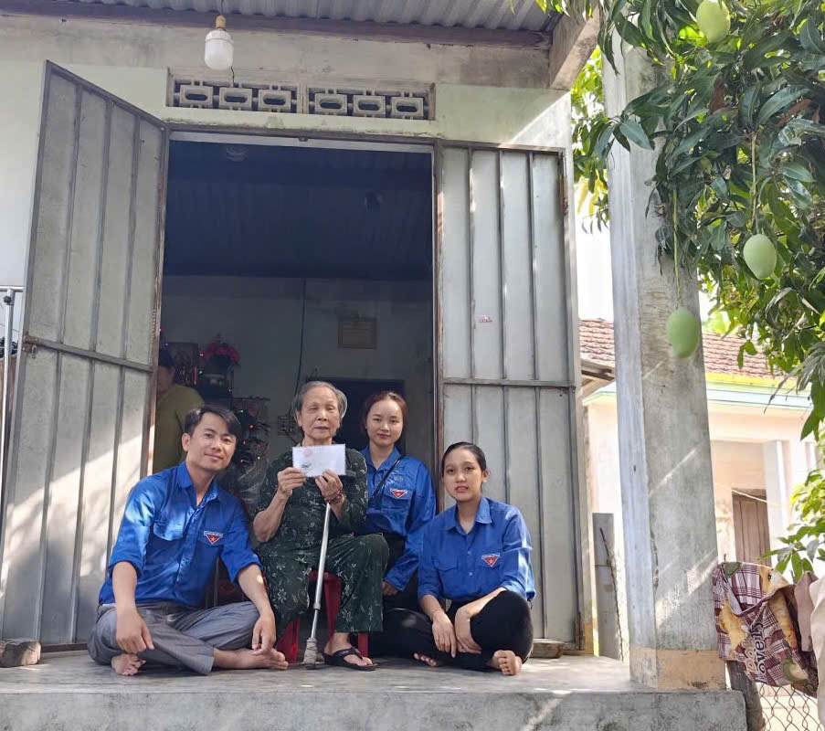 THÉP RÈN TRONG NGỤC TỐI, NGÁT HƯƠNG THỜI HOA LỬA