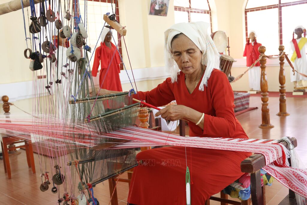 HỒN GỐM BÀU TRÚC, SẮC DỆT MỸ NGHIỆP – TINH HOA NGÀN NĂM TỎA SÁNG TRÊN ĐẤT MẸ NINH PHƯỚC QUA GÓC NHÌN NGƯỜI LÍNH TRẦN THANH SƠN